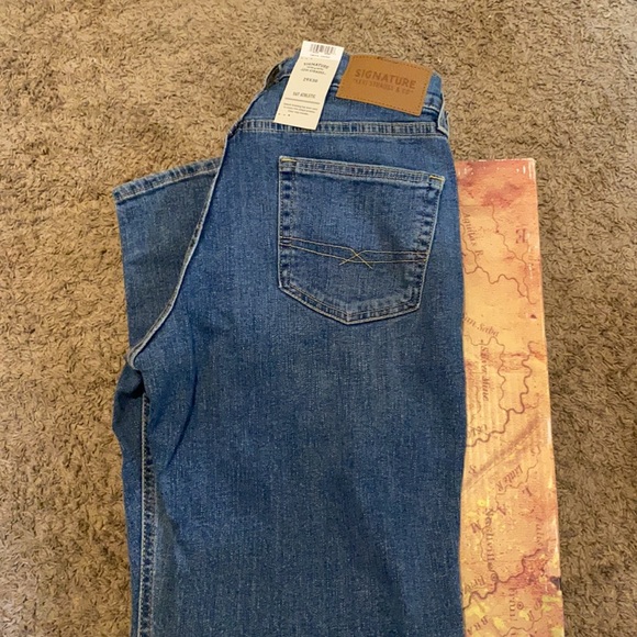 size 29x30 signature Levi blue jeans, Brand New - Picture 4 of 10